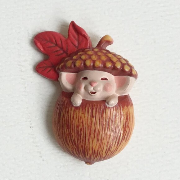 Vintage Hallmark Fall Autumn Mouse Acorn Leaf Thanksgiving Brooch 1985 - Picture 1 of 2